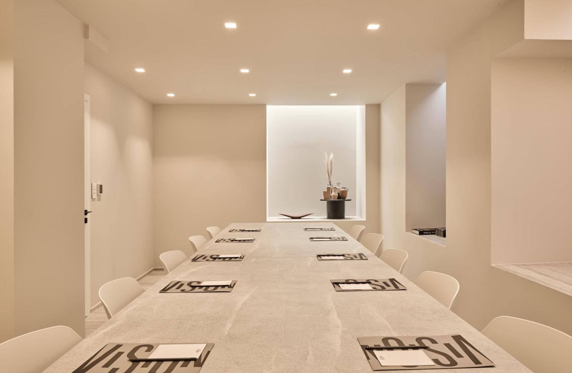 Vision Omonia, 4*