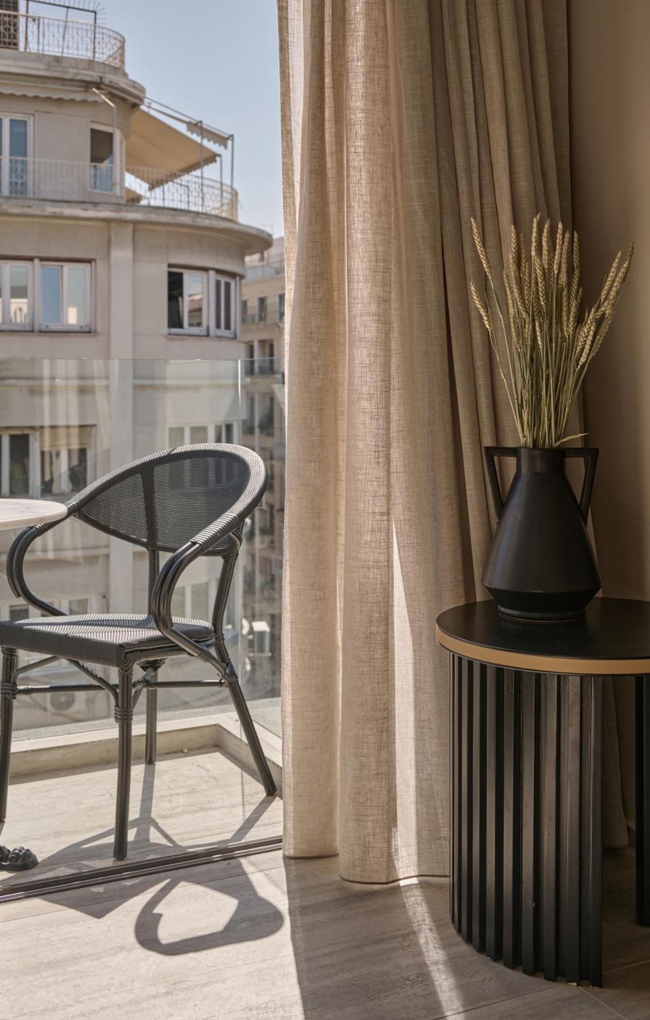 Vision Omonia, Hotel
