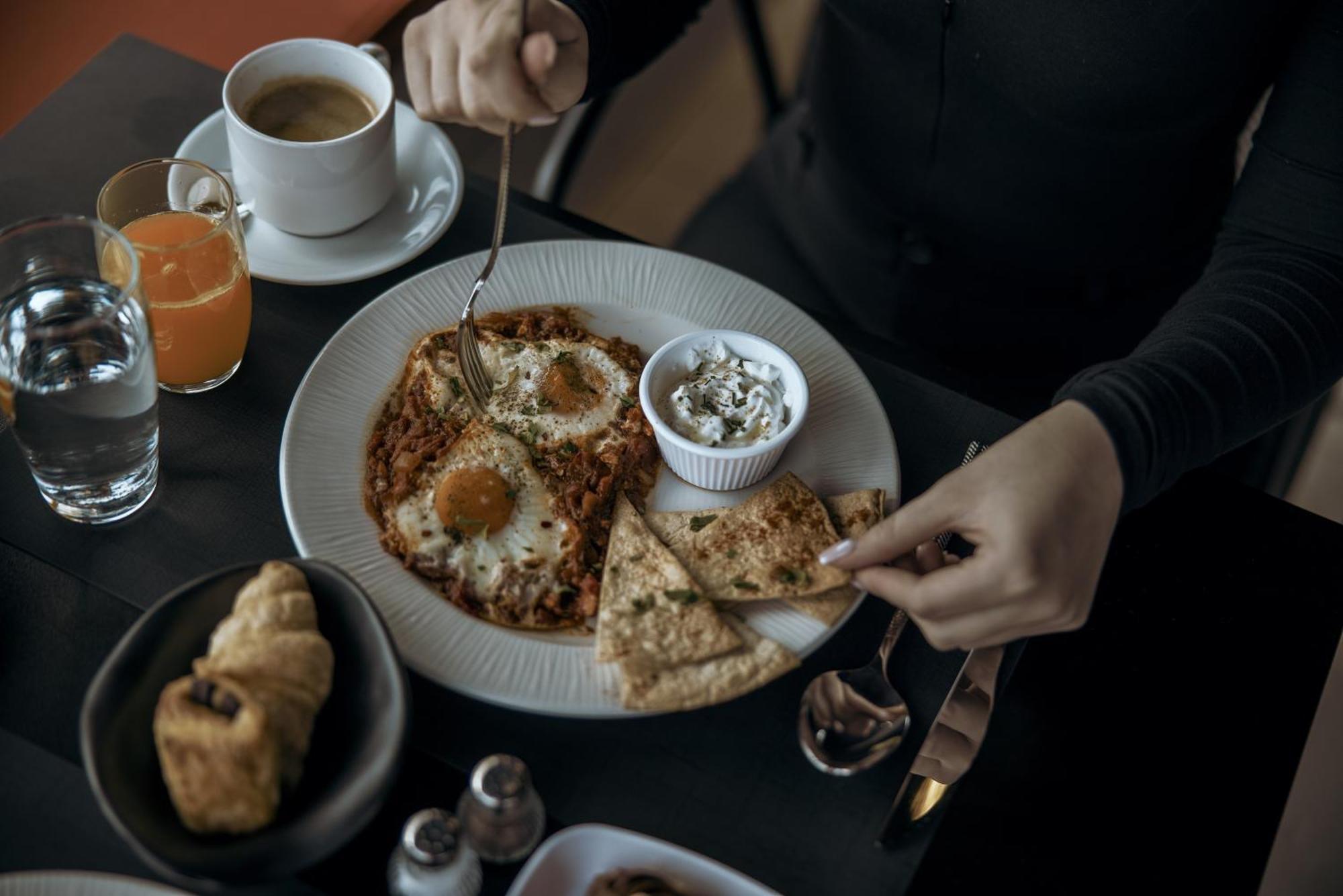 Vision Omonia, Hotel